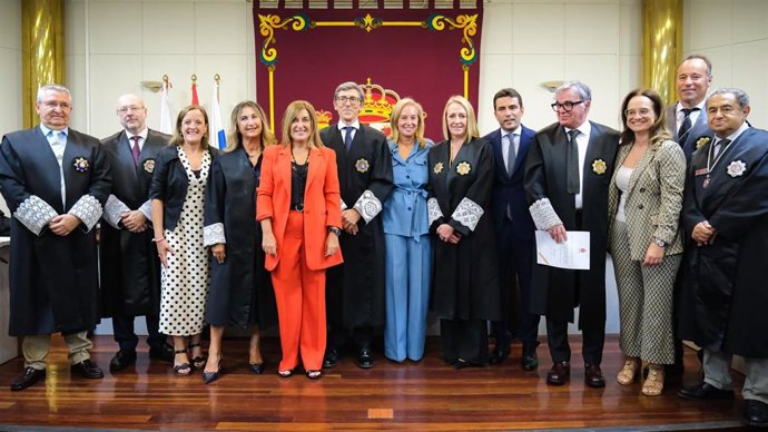 La presidenta de Cantabria, María José Sáenz de Buruaga, asiste al acto de apertura del Año Judicial.
