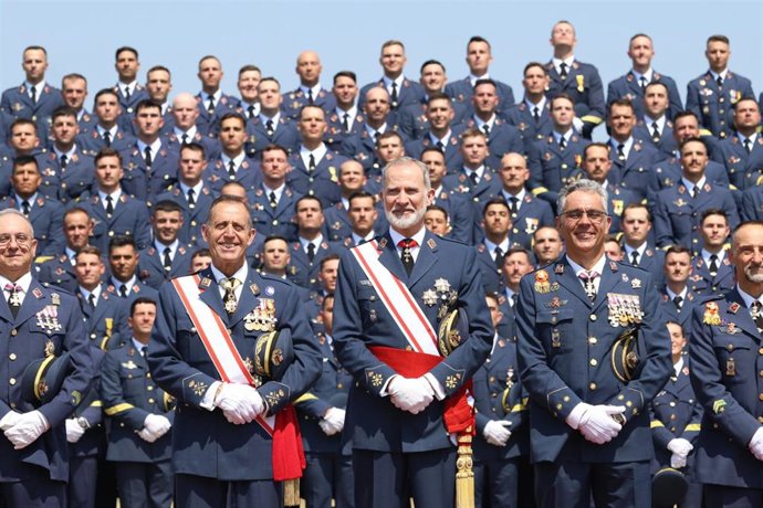 Archivo - El Rey Felipe VI durante su última visita a León, en la entrega de los Reales Despachos a los nuevos sargentos en la Academia Básica del Aire y del Espacio el 7 de julio de 2026.