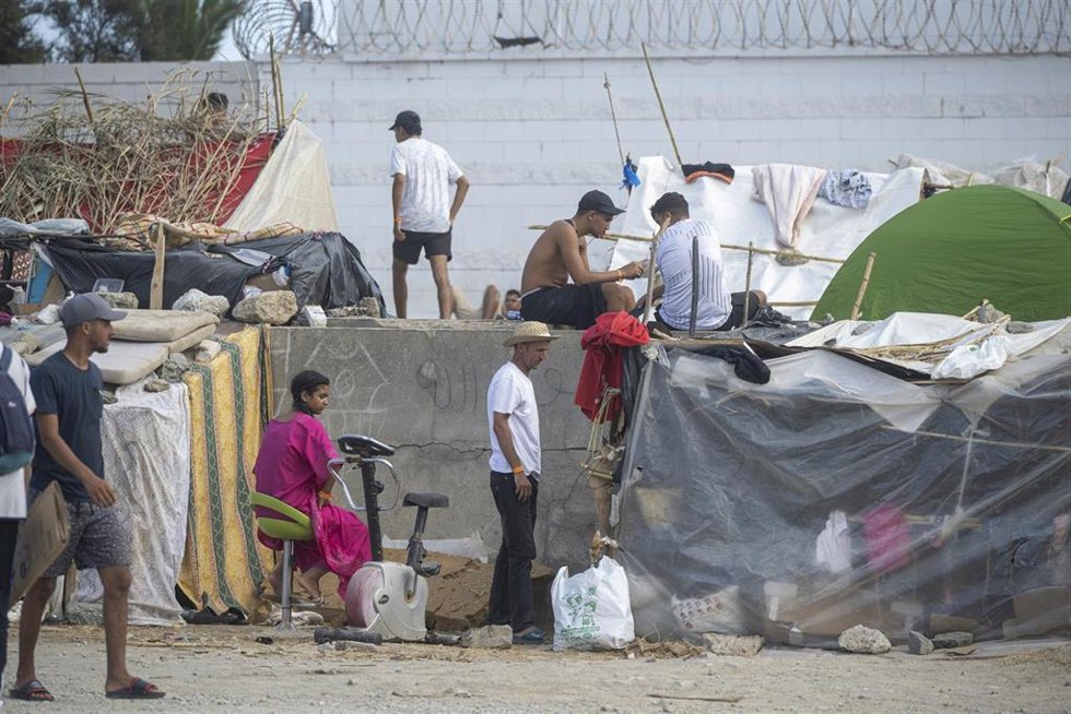 Asentamiento de migrantes en la playa El Trampolín, a 14 de septiembre de 2026, en Ceuta (España).