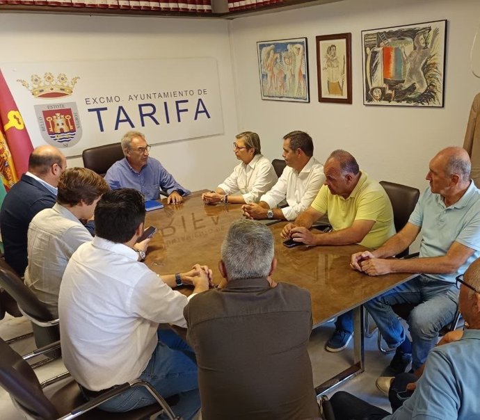 La portavoz de Pesca del PP en el Congreso de los Diputados, Rosa Quintana, en una reunión en Tarifa sobre el alga asiática.