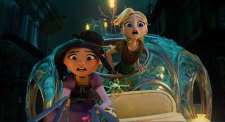 Lilith roba la varita mágica y transforma la clásica historia de Cenicienta en el vibrante tráiler de Hermanastras