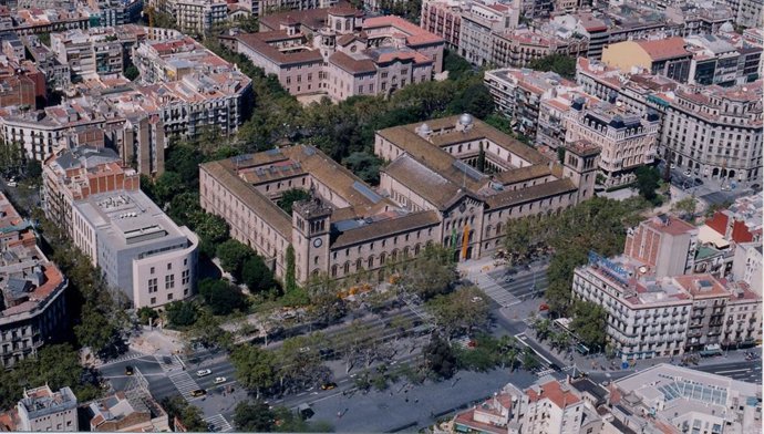Archivo - L'edifici històric de la UB
