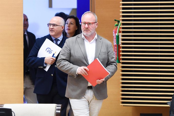 Archivo - Arxiu - El diputat de bombers de la Diputació de València, Avelino Mascarell, en imatge d'arxiu