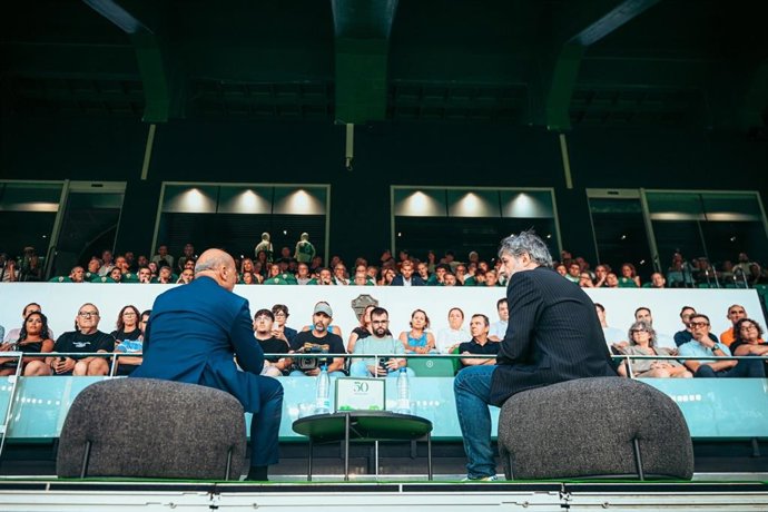 El Elche CF presenta 'Martínez Valero 1976-2026', un viaje por 50 años de historia.