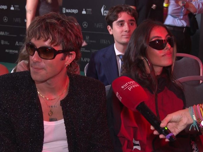 Álvaro de Luna, muy discreto junto a su novia Jelen Patiño, protagoniza un tenso momento con la prensa