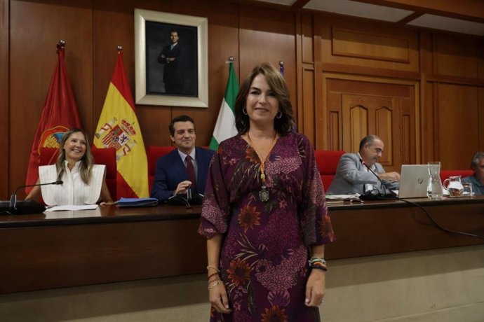 Toma de posesión de concejal por el PP de María Encarnación Pozanco López, tras la renuncia de Daniel García-Ibarrola al ser nombrado delegado territorial de Sostenibilidad y Medio Ambiente de la Junta.