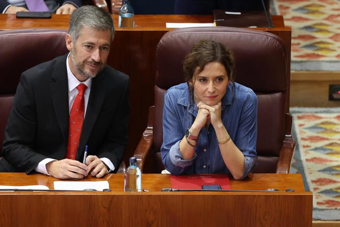 La presidenta de la Comunidad de Madrid, Isabel Díaz Ayuso, y el Consejero de Presidencia, Justicia y Administración Local, Miguel Ángel García Martín, durante un pleno en la Asamblea de Madrid, a 17 de septiembre de 2026, en Madrid (España).