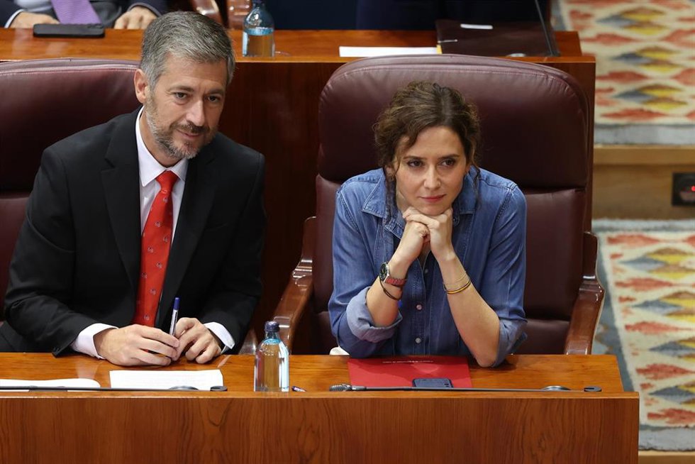 La presidenta de la Comunidad de Madrid, Isabel Díaz Ayuso, y el Consejero de Presidencia, Justicia y Administración Local, Miguel Ángel García Martín, durante un pleno en la Asamblea de Madrid, a 17 de septiembre de 2026, en Madrid (España).