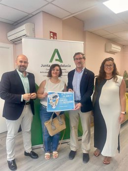 Entrega de la Tarjeta Joven de Transporte a la madre de la usuaria número 13.500.