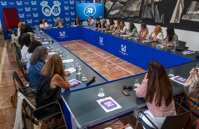 Reunión de trabajo de las ocho diputaciones provinciales de Andalucía para coordinar la campaña institucional con motivo del 25 de noviembre, Día Internacional para la Eliminación de la Violencia contra las Mujeres.