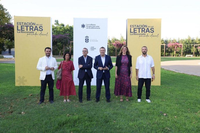 Presentación del Programa Estación de las Letras de La Rinconada con la asistencia de Pablo Morillo, Mercedes de Pablos, Salvador Gutiérrez, Javier Fernández, Raquel Vega y Fernando Repiso.