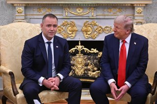 Archivo - September 3, 2025, Warsaw, Warsaw, Poland: September 3, 2025, Washington, USA: US President Donald Trump and President Karol Nawrocki of the Republic of Poland participate in a meeting in the Oval Office of the White House in Washington, DC, USA