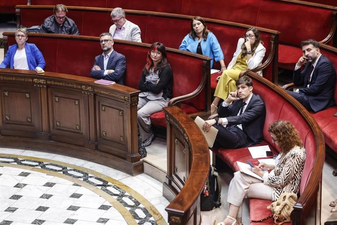 Concejales de la oposición durante el debate del estado de la ciudad en el Ayuntamiento de València