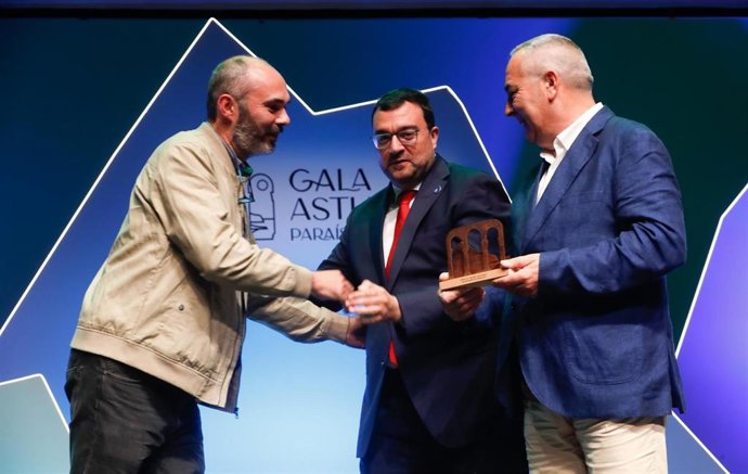 El presidente del Principado, Adrián Barbón, durante la entrega de los Premios Asturias Paraíso Natural.