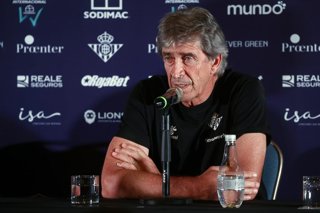 Futbol, Conferencia de prensa entrenador Real Betis. El entrenador del equipo español Real Betis Manuel Pellegrini, es fotografiado durante la conferencia de prensa previo al partido contra Colo Colo por el triangular internacional.  15/11/2022 Jonnathan