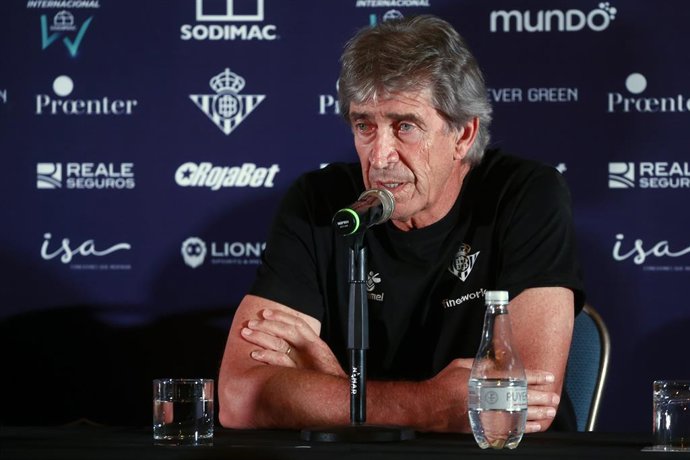 Futbol, Conferencia de prensa entrenador Real Betis. El entrenador del equipo español Real Betis Manuel Pellegrini, es fotografiado durante la conferencia de prensa previo al partido contra Colo Colo por el triangular internacional.  15/11/2022 Jonnathan