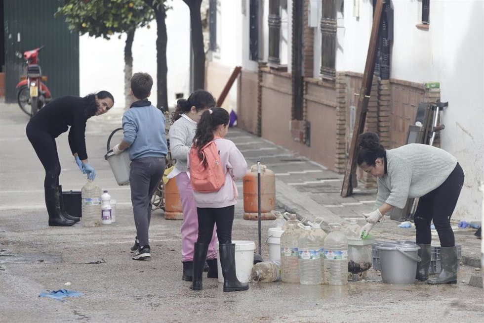 Archivo - Desalojados por las lluvias, imagen de archivo. 