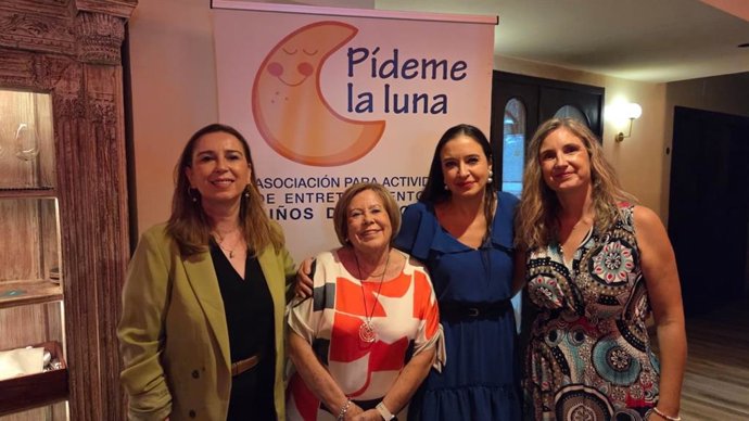 Delegada territorial de Sanidad y Consumo en Jaén, Lucía Mónica Pérez, en el acto solidario organizado a beneficio de la asociación Pídeme la Luna.