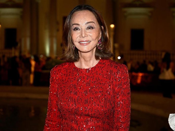 Isabel Preysler ha reaparecido en el desfile de Redondo Brand en la MBFW Madrid