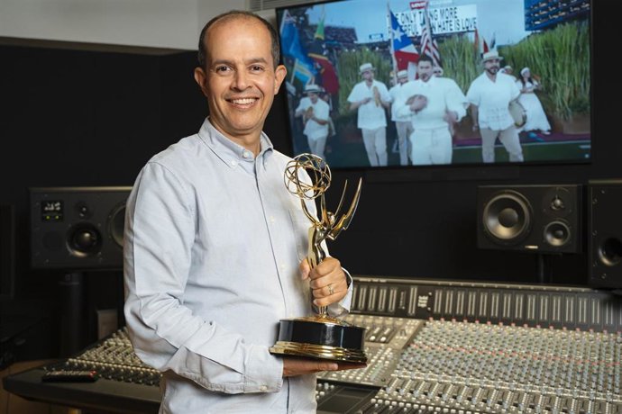 El profesor de Berklee Valencia Pablo Munguía recibe su octavo premio Emmy