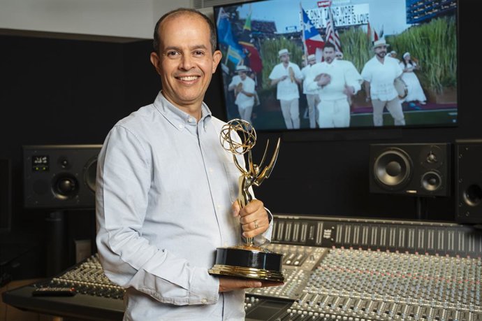 El profesor de Berklee Valencia Pablo Munguía recibe su octavo premio Emmy