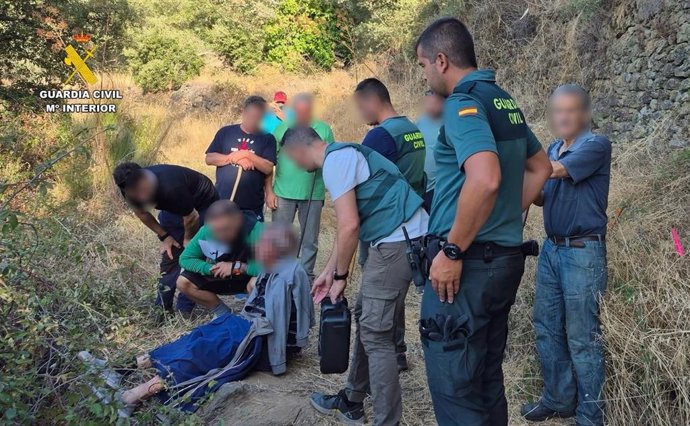 Un octogenario es rescatado de un zarzal en el que ha pasado atrapado toda la noche.