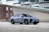 Foto: Lexus presenta el nuevo ES, que se convierte en el primer sedán eléctrico de la marca