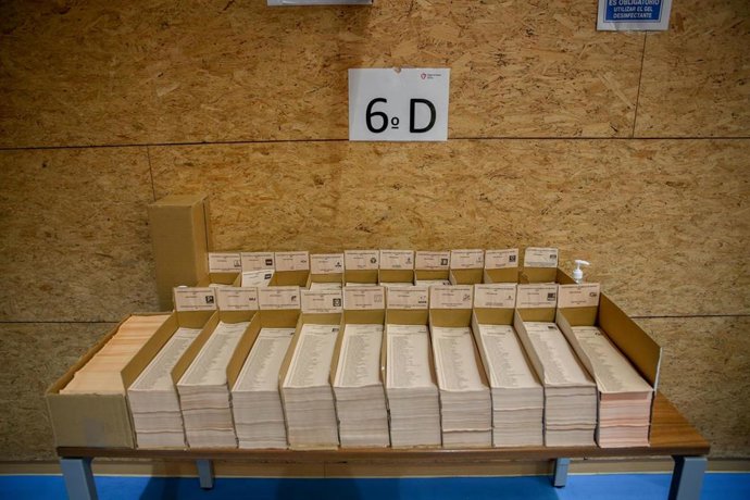 Archivo - Votaciones en los colegios electorales. Elecciones 4-M 2021 Madrid