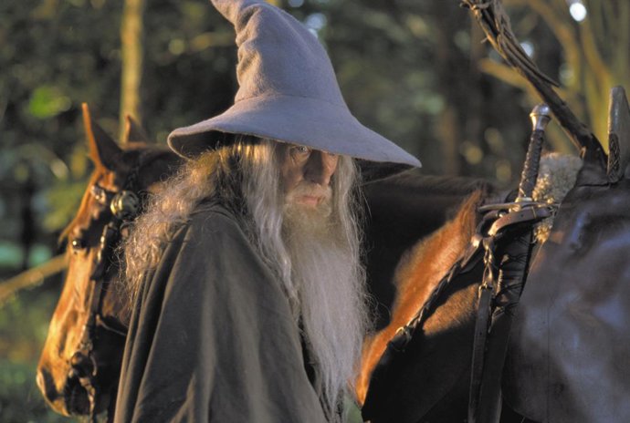 Archivo - Ian McKellan es Gandalf en El Señor de los Anillos: La comiunidad del anillo