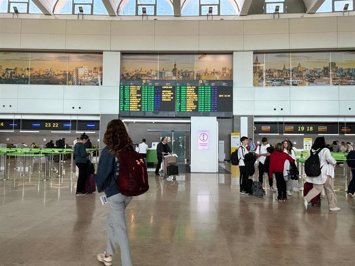 Archivo - Terminal Aeropuerto de Manises (Valencia)