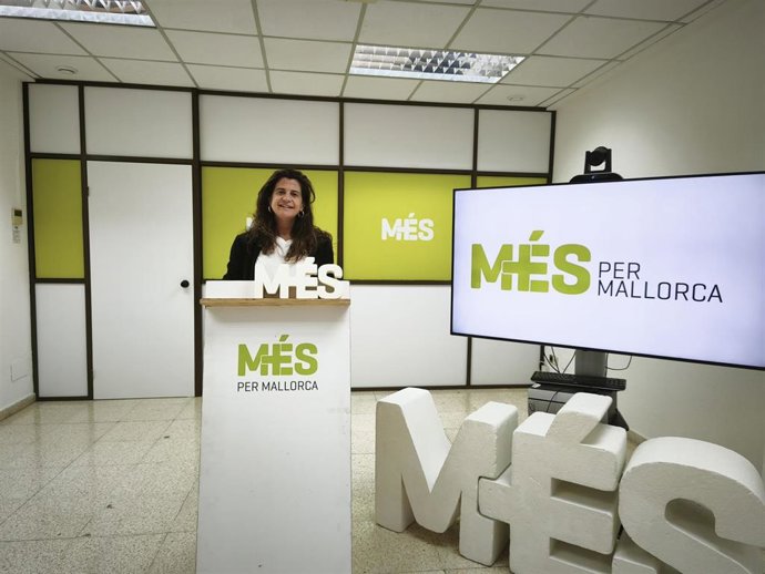 La diputada ecosoberanista Maria Ramon, en rueda de prensa.