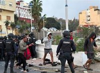 Sindicatos de la Policía denuncian "falta de previsión" del Gobierno en el traslado de migrantes al Puerto de Ceuta