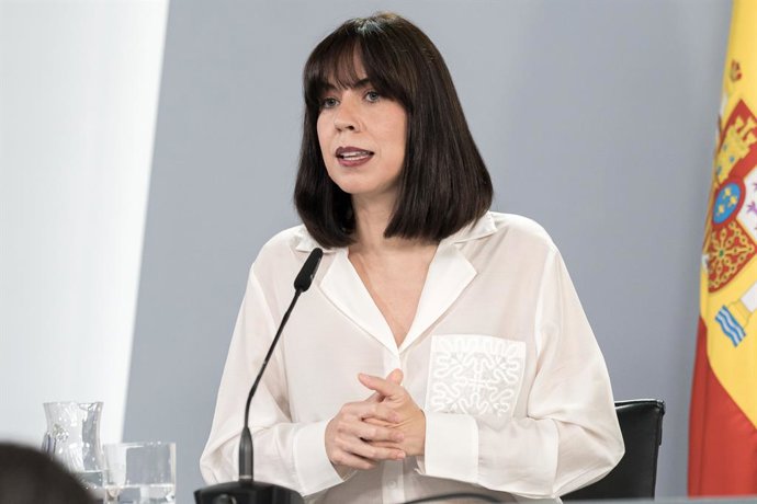A ministra da Ciência, Inovação e Universidades, Diana Morant, durante a coletiva de imprensa após o Conselho de Ministros, no Palácio da Moncloa, em 15 de setembro de 2026, em Madri (Espanha). O governo abordou no Conselho de Ministros e em