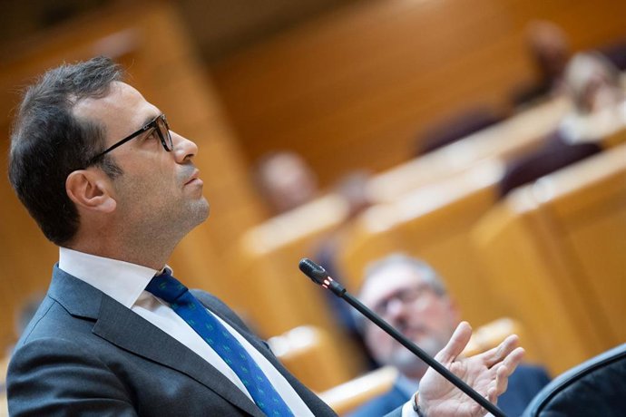 El vicepresidente primero y ministro de Economía, Comercio y Empresa, Carlos Cuerpo, interviene durante una sesión plenaria en el Senado, a 8 de septiembre de 2026, en Madrid (España). 