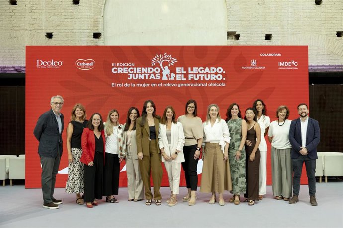 La compañía de aceite de oliva Deoleo celebra la III edición del encuentro 'Creciendo Juntas en el Palacio de Orive de Córdoba con el lema 'El legado. El futuro. El rol de la mujer en el relevo generacional oleícola'.