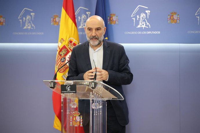 El diputado de BNG Néstor Rego durante una rueda de prensa en el Congreso de los Diputados, a 15 de septiembre de 2026, en Madrid (España).
