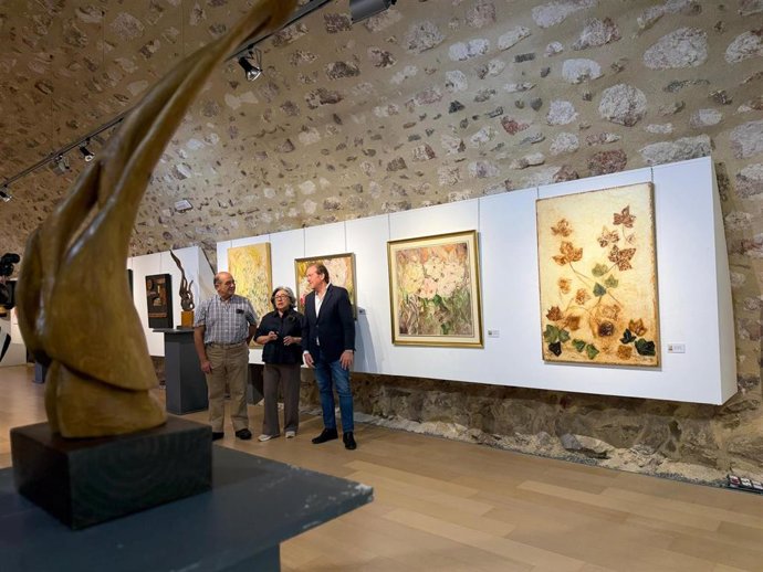 El Ayuntamiento de Ávila abre el curso expositivo en el Episcopio con una muestra colectiva de 'Tres estilos'.