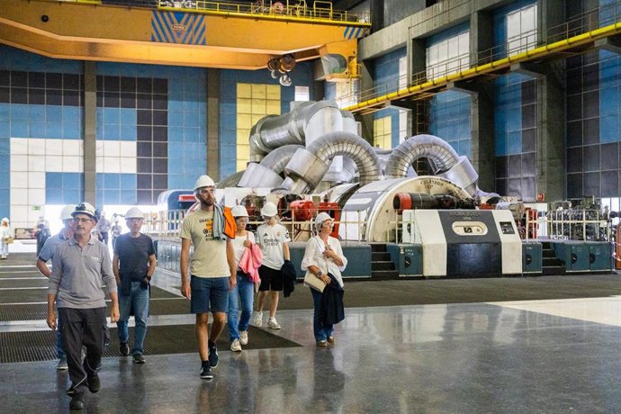 EDP abre la central de Aboño a los vecinos de Carreño tras la conversión del grupo 2 a gas