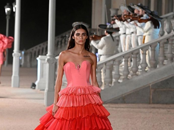 Redondo Brand presenta su nueva colección, inspirada en México, es un desfile en los Jardines del Palacio de Vistalegre de Madrid