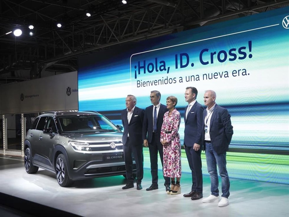 I-D: André Kleb, Chief Production Officer de Volkswagen en la Península Ibérica; Michael Hobusch, presidente de VW Navarra, Thomas Schäfer, CEO de la marca Volkswagen;  María Chivite, presidenta de Navarra, y Alfredo Morales, presidente del comite.