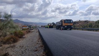 Trabajos de rehabilitación y refuerzo del firme en la carretera A-349, en la Sierra de los Filabres (Almería).