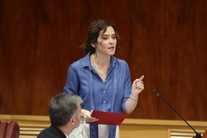 La presidenta de la Comunidad de Madrid, Isabel Díaz Ayuso, durante un pleno en la Asamblea de Madrid, a 17 de septiembre de 2026, en Madrid (España). 