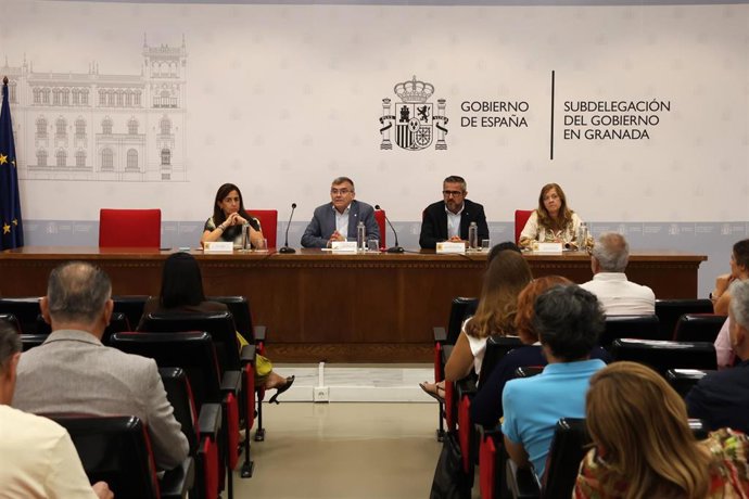 La Subdelegación del Gobierno en Granada ha reunido a alcaldes de los municipios de la provincia para explicar el contenido y las consecuencias de la declaración de Granada como Zona Afectada Gravemente por una Emergencia de Protección Civil.
