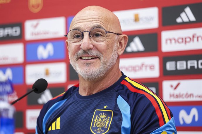 Archivo - Arquivo - Luis de la Fuente, técnico, participa da coletiva de imprensa da Seleção Espanhola de Futebol antes da Copa do Mundo da FIFA de 2026, na Ciudad del Fútbol, em 3 de junho de 2026, em Las Rozas, Madri, Espanha.