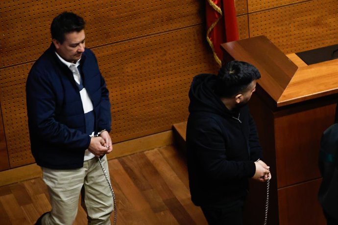 Santiago, 11 de Septiembre de 2026.  ***MAGISTRADO PROHIBE LA EXHIBICION DE ROSTROS***  El Septimo Juzgado de Garantia de Santiago formaliza investigacion de la Fiscalia Supraterritorial en contra de siete personas, entre ellas el abogado y exfiscal