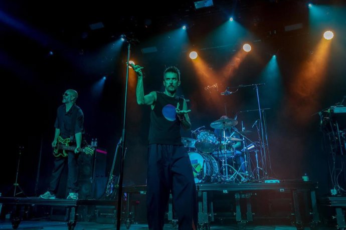 Archivo - El grupo Vetusta Morla durante una actuación en La Riviera, a 9 de septiembre de 2024, en Madrid (España).
