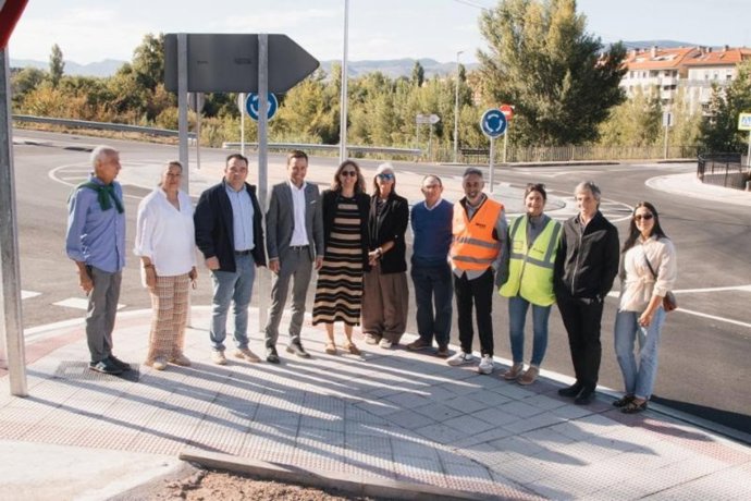 La nueva rotonda de Murillo de Río Leza entra en servicio
