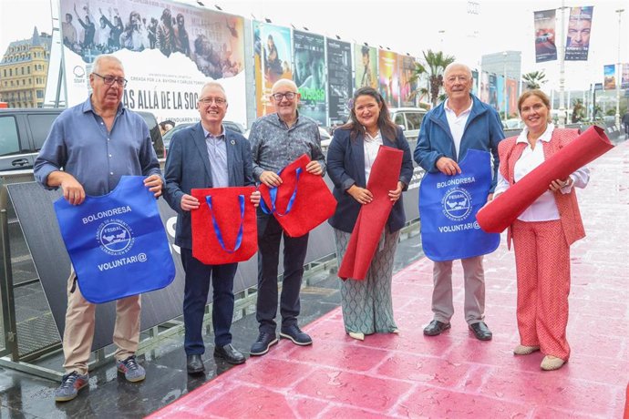 Los 1.840 m2 de alfombra roja del Festival de San Sebastián se convertirán en bolsas para el Banco de Alimentos