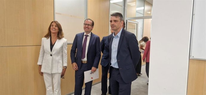 El viceconsejero de Industria del Gobierno asturiano, Juan Carlos Campo, en Valnalón (Langreo), antes de asistir a la junta extraordinaria de accionistas de Duro Felguera.