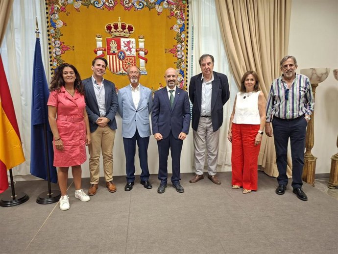 Imagen de la presentación del primer Simposio sobre Democracia y Cultura en la Subdelegación del Gobierno en Málaga.
